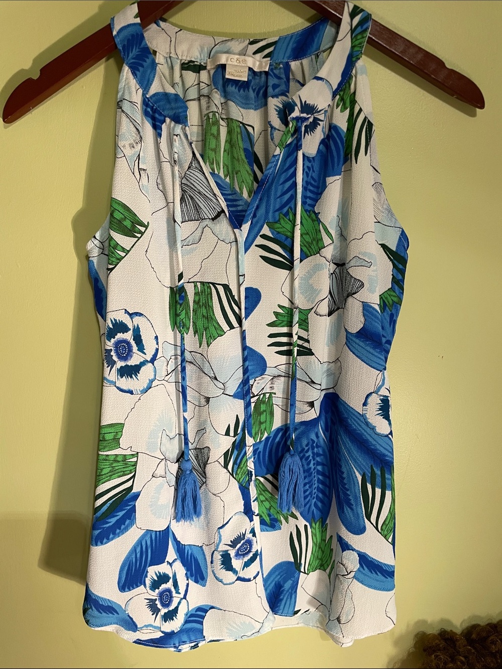 c & e Blue, White & Green Floral Tie-Neck Sleeveless Top Sz XS
